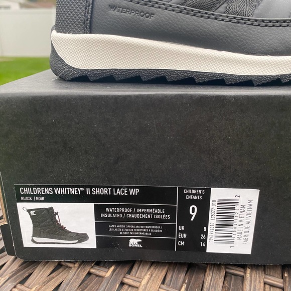 NIB/NWT Sorel Kids' Whitney™ II Short Waterproof Insulated Boot in Black(Sz 9) - Picture 8 of 9